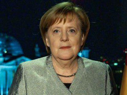 Solo la formación ultraderechista AfD se salva del ataque, que afecta también a Angela Merkel