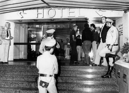 La policía entra en 1978 en el hotel de Milán donde se centralizaba la compraventa de jugadores en Italia.