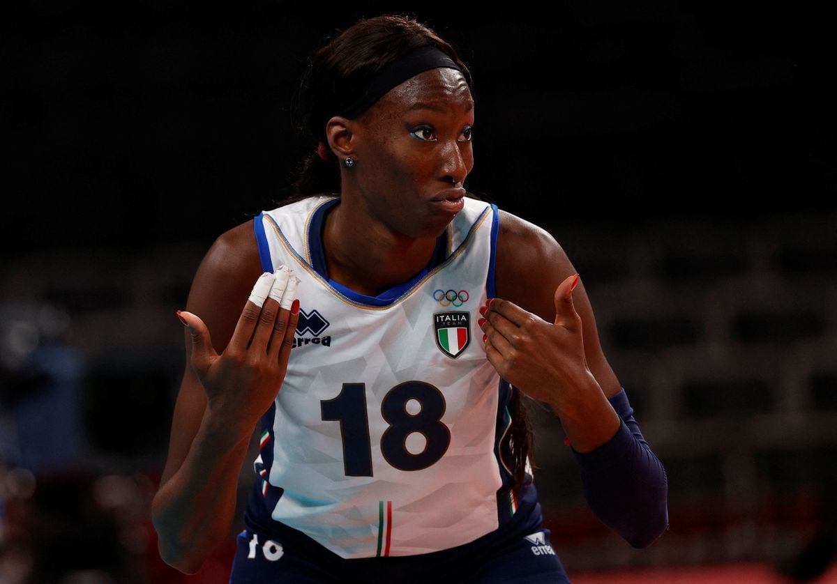 Paola Egonu, de abanderada del COI en los Juegos Olímpicos a dejar la  selección de Italia de voleibol harta del racismo | Deportes | EL PAÍS