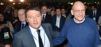 El l&iacute;der del PD, Matteo Renzi, y Enrico Letta, del mismo partido y primer ministro, el 15 de diciembre en Mil&aacute;n. 