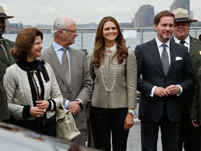 Magdalena de Suecia, con sus padres y su prometido, durante una visita de los reyes a Nueva York.