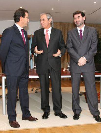 Reunión en Monte Pío de izquierda a derecha Alberto Nuñez Feijoo Emilio Perez Touriño y Anxo Quintana Santiago.