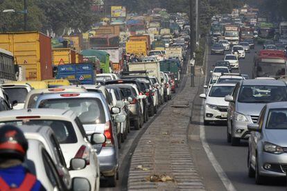 Aglomeración de tráfico en Nueva Delhi, en una imagen de archivo.