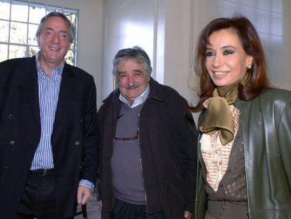 Cristina Fern&aacute;ndez de Kirchner, Jose Mujica y Nestor Kirchner, en 2008.