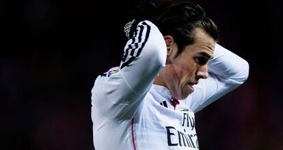 Gareth Bale, anoche en el Calderón, se lamenta por una ocasión fallada