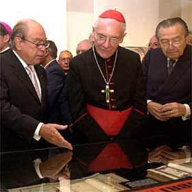 Jordi Pujol, a la izquierda, con cardenal Paul Poupard y el ex primer ministro italiano Giulio Andreotti.