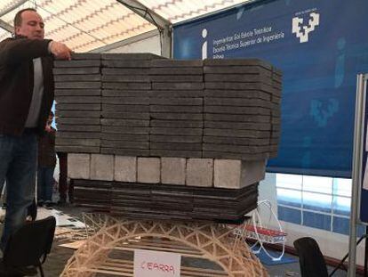 Estructura presentada por Pablo Cearra, ganadora del Concurso de Puentes realizados con palillos de helados.