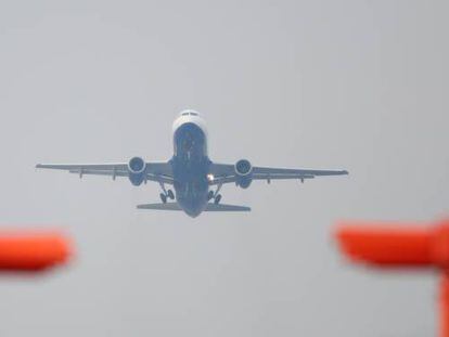 Un avión despega del aeropuerto de Londres Heathrow