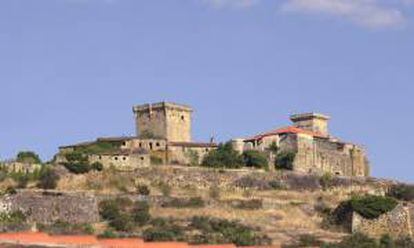 Castillo de Monterrei en el valle de Verín. Este castillo data del siglo XII y fue reconstruido en el sigo XV por Sancho López de Ulloa. EFE/Archivo