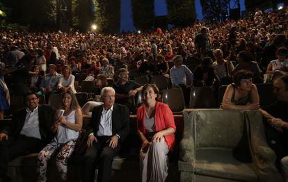 Ferran Mascarell y Ada Colau, en la inauguraci&oacute;n del Festival del Grec de Barcelona.