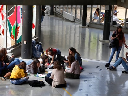 Estudiantes de la Universidad Autonoma de Barcelona, antes de la pandemia.