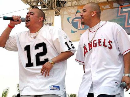 El dúo chicano de <i>hip hop</i> Akwid, en su actuación en el Festival de Acapulco de 2005.