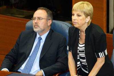 Los entonces diputados  Eduardo Tamayo y María Teresa Sáez, en la Asamblea de Madrid en  2003.