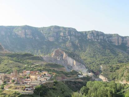 El Cañón del Río Leza, en la sierra de Cameros, ofrece diferentes rutas senderistas y ciclistas y unas vistas privilegiadas para disfrutar de la naturaleza y del entorno en su máxima expresión.