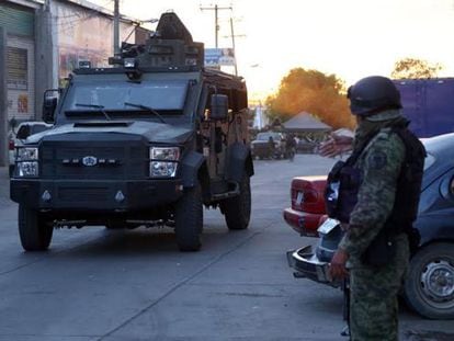 Miembros de la Marina mexicana en Apatzing&aacute;n (Michoac&aacute;n).