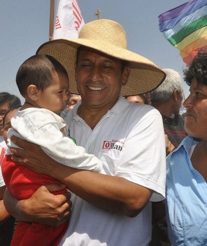 El candidato presidencial peruano Ollanta Humala hace campaña en la ciudad de Pisco
