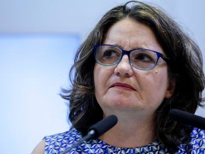 La líder de Compromís, Mónica Oltra, durante la rueda de prensa en la que anunció, este martes, su dimisión.