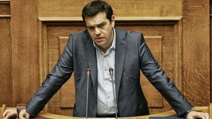 Tsipras durante una sesión parlamentaria en Atenas