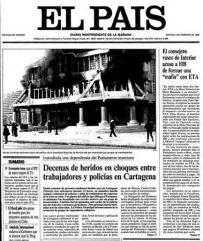 Portada de EL PAÍS, cuya noticia principal del día fue el incendio del Parlamento murciano.