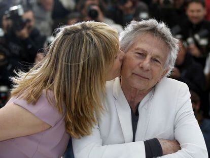 El director Roman Polanski y su mujer, Emmanuelle Seigner, protagonista de su filme presentado en Cannes 'La Vénus à la fourrure' (La Venus de las pieles).