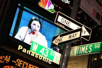 Imagen de &#39;Madame Butterfly&#39; proyectada en una de las pantallas de Times Square.