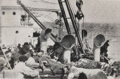 Imaxe dos pasaxeiros de terceira clase nun barco que se dirixe a Buenos Aires. A foto pertence ao libro Galegos: as mans de Am&eacute;rica