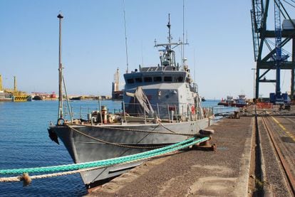 La patrullera 'Defender', en el puerto de Santa Cruz de Tenerife.