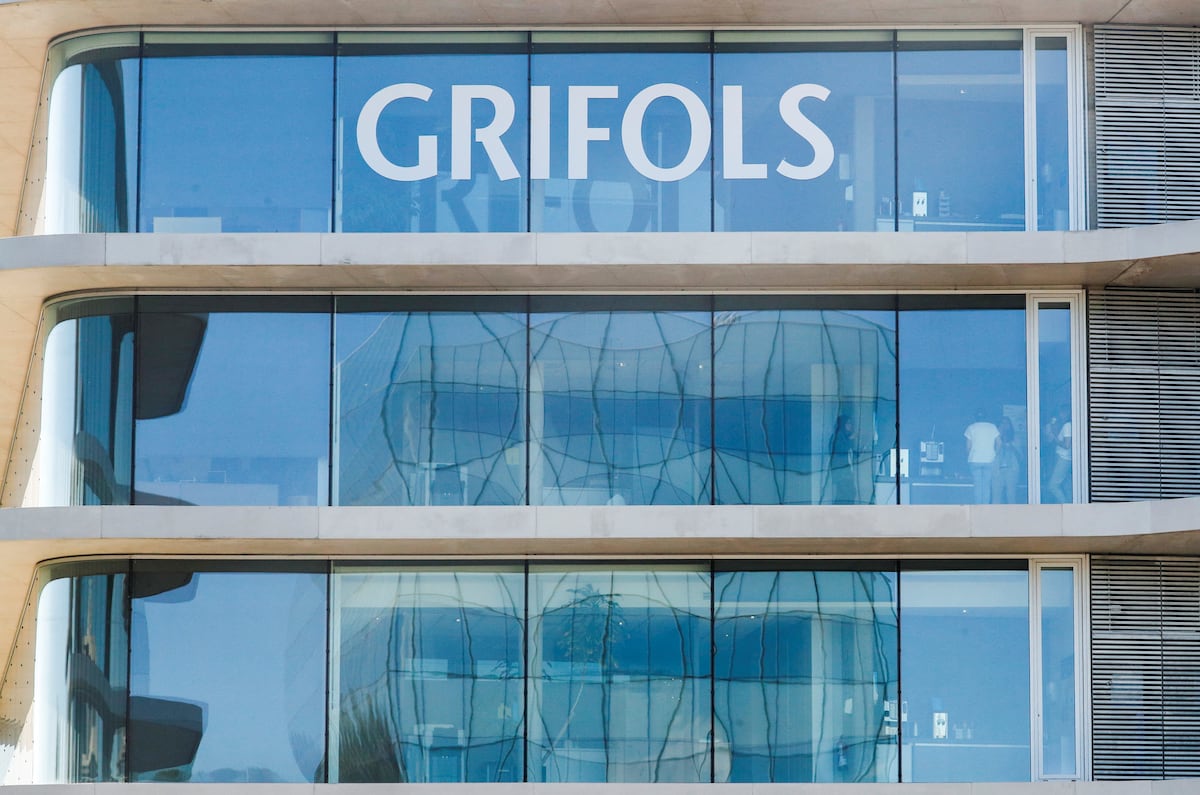 Grifols se hunde más del 40% en Bolsa tras un informe de la firma que destapó el fraude de Gowex | Economía