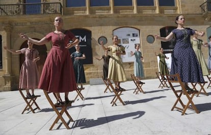 Momento del espectáculo de danza que ofrecerán las compañías Kresala y Verdini para conmemorar el Bicentenario.