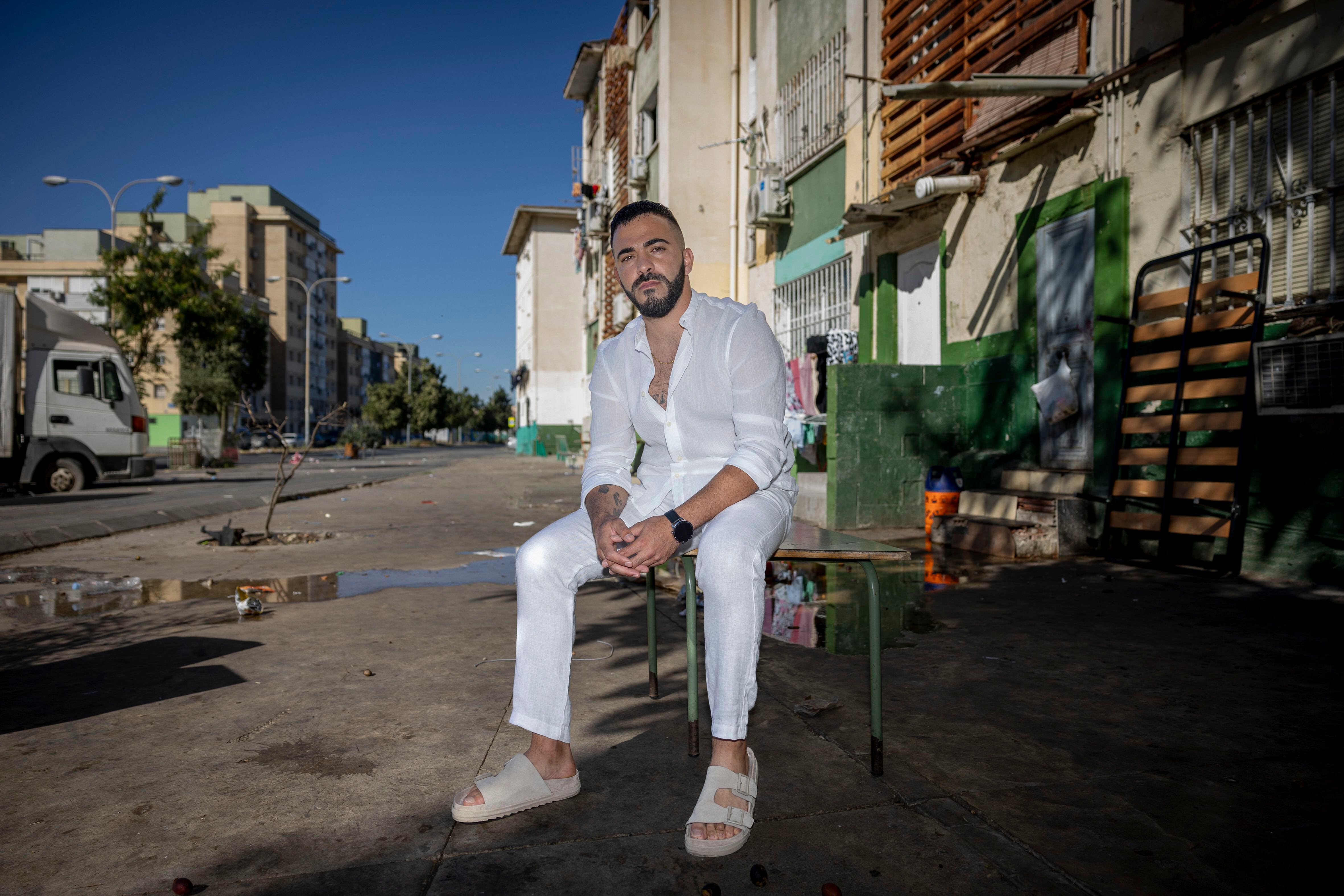 Manuel Jiménez, el ‘tiktoker’ que viraliza lo bueno de las Tres Mil Viviendas: “Muestro lo que la gente no sabe”