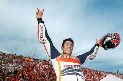 M&aacute;rquez celebra el t&iacute;tulo de MotoGP en Cheste.