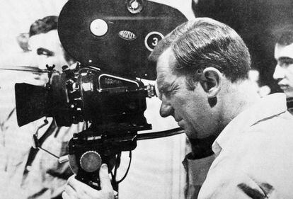 Fernando Fernán Gómez, durante el rodaje de una película.