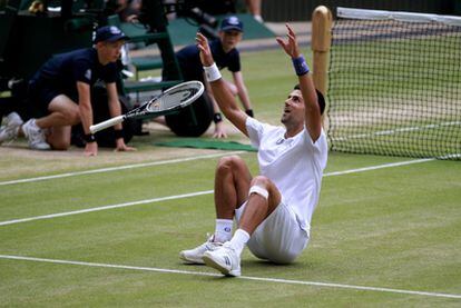 El serbio Novak Djokovic celebra su triunfo.