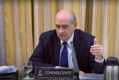 Jorge Fernández Díaz, ante la comisión del Congreso que investigó la policía patriótica, en abril de 2017.