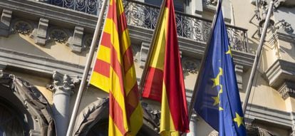 Banderas de Catalu&ntilde;a, Espa&ntilde;a y la UE.