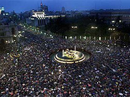 Manifestación en la plaza de Cibeles, de Madrid, contra los atentados terroristas del 11-M.