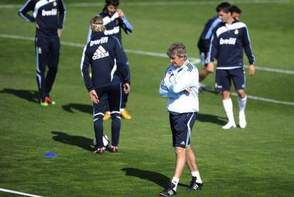 Manuel Pellegrini, el lunes en el entrenamiento del Madrid.