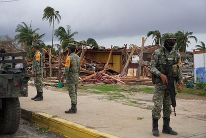 Military personnel protect a damaged house after the passage of hurricane 'Agatha', in San Isidro del Palmar, Oaxaca, on May 31, 2022.