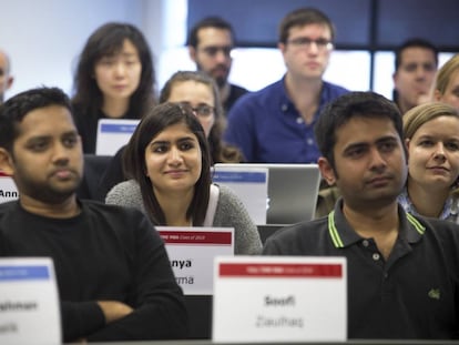 Una clase en la escuela de negocios Esade con presencia de alumnos extranjeros.