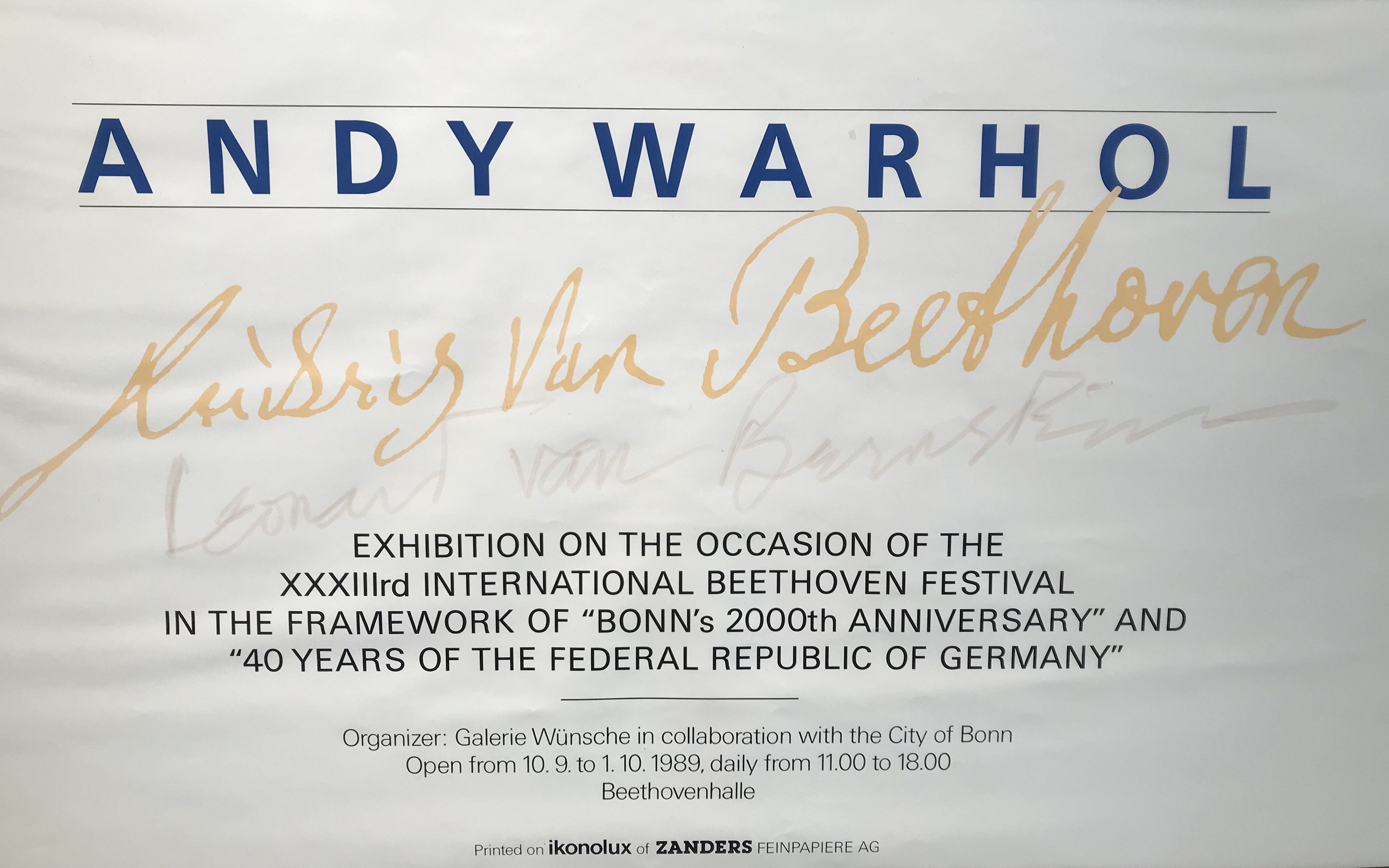 Parte inferior del cartel anunciador de una exposición de Andy Warhol en la Beethovenhalle de Bonn en otoño de 1989 con la firma añadida (debajo de la de Beethoven) de “Leonard van Bernstein”.