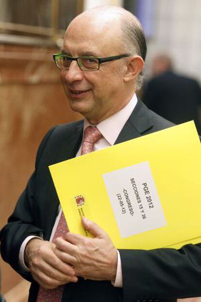 El ministro de Hacienda, Cristóbal Montoro, ayer en el Senado.