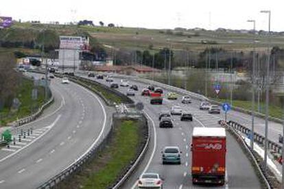 Imagen de una autovía de entrada a Madrid. EFE/Archivo