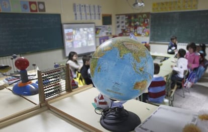 El cierre de escuelas rurales por la despoblación y la crisis amenaza la vida de localidades pequeñas.