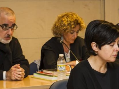 Alfonso Basterra y Rosario Porto, padre de Asunta, durante el juicio.