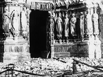 La catedral de Reims (Francia), destrozada durante la Primera Guerra Mundial, en una imagen de 1914.