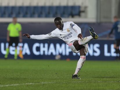 Ferland Mendy marca el gol de la victoria del Madrid en Bérgamo.