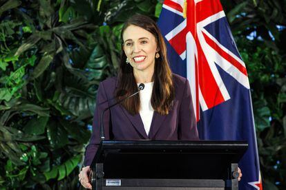 Una fundación contra el cáncer de próstata ha subastado, por más de 63.000 dólares, la copia del acta parlamentaria donde la primera ministra de Nueva Zelanda llamó “capullo arrogante” a un diputado opositor. 