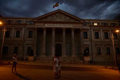Facade of the Congress of Deputies without lighting, last Tuesday. 
