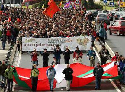 Manifestación en Hendaya (Francia) bajo el lema "Somos una nación" con motivo del Aberri Eguna.