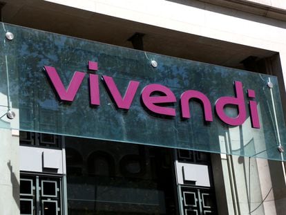 Logo de Vivendi en la sede central del grupo, en París.
